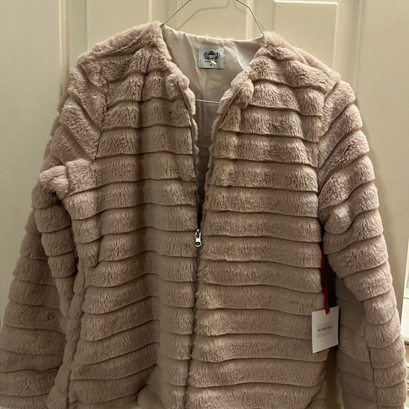 NWT Blush Faux Fur Ribbed Jacket by Katydid. - Picture 3 of 7